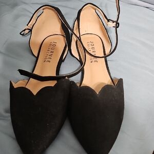 Journee Collection Black Scalloped Flats